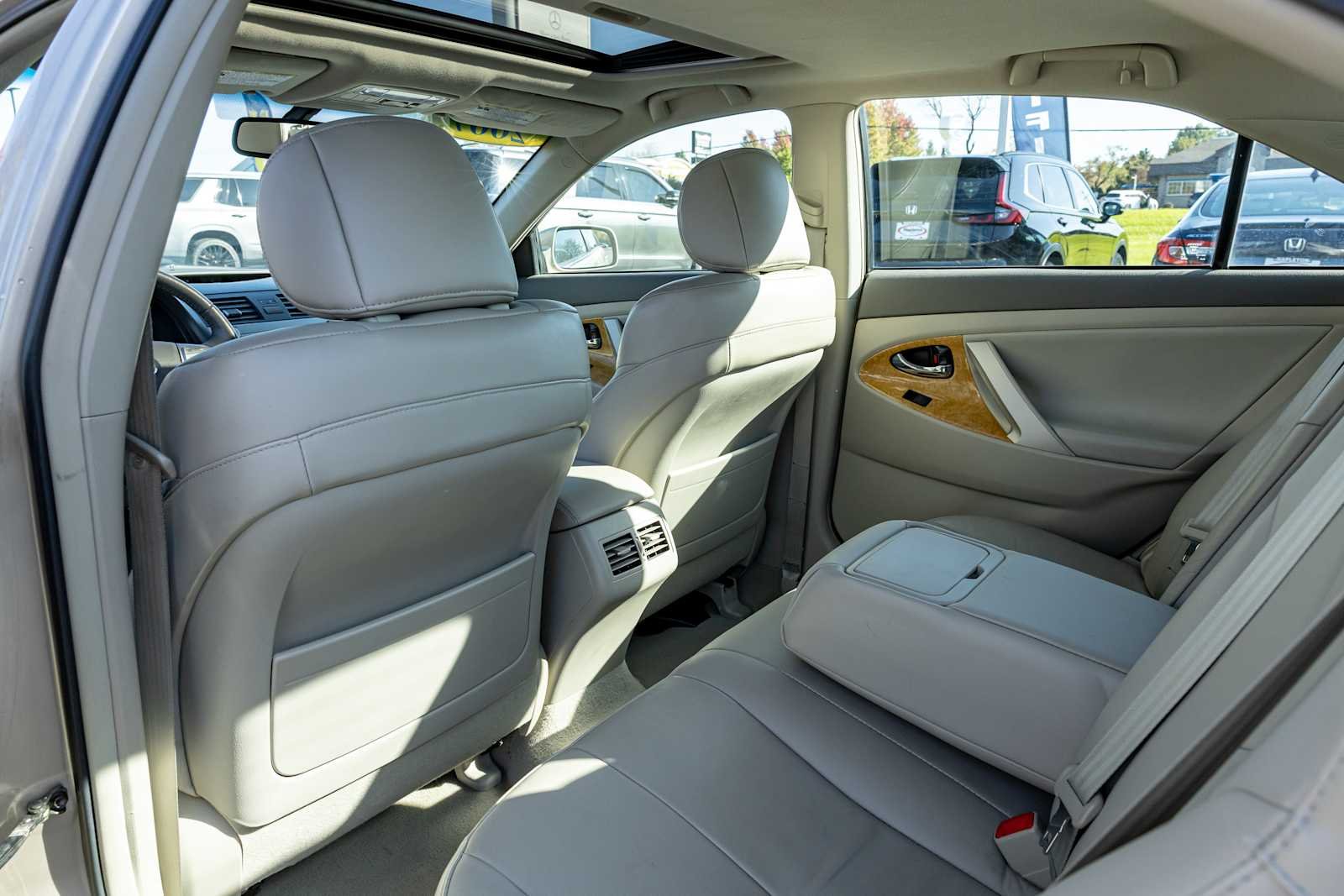Used 2007 Desert Sand Mica Toyota LE image 27