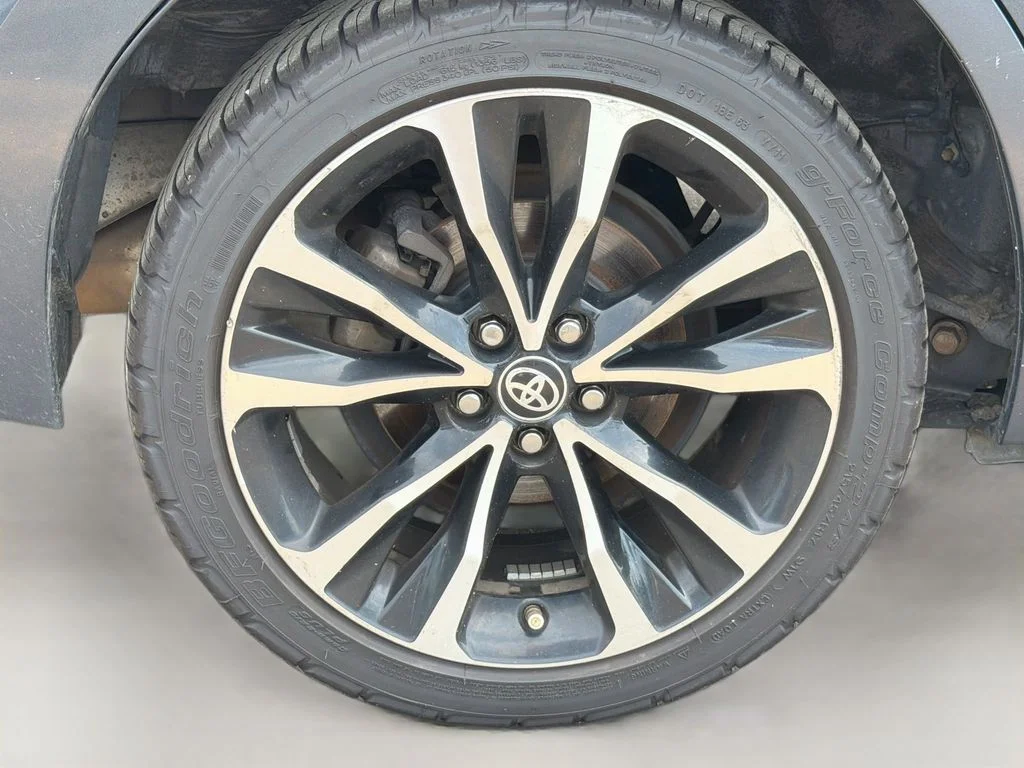Used 2017 Slate Metallic Toyota L image 10