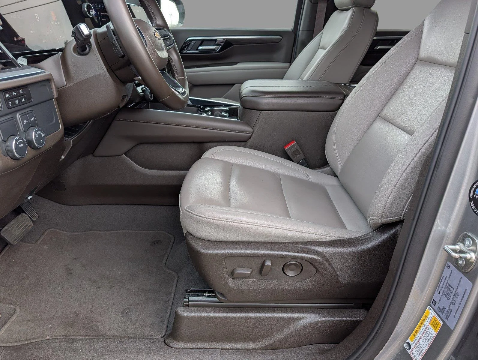 Used 2025 Sterling Gray Metallic Chevrolet LT image 14