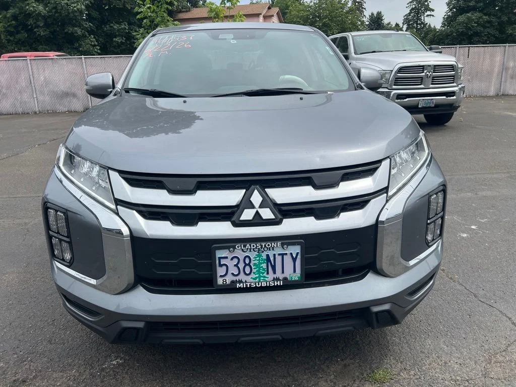Used 2022 Gray Mitsubishi 2.0 SE image 3
