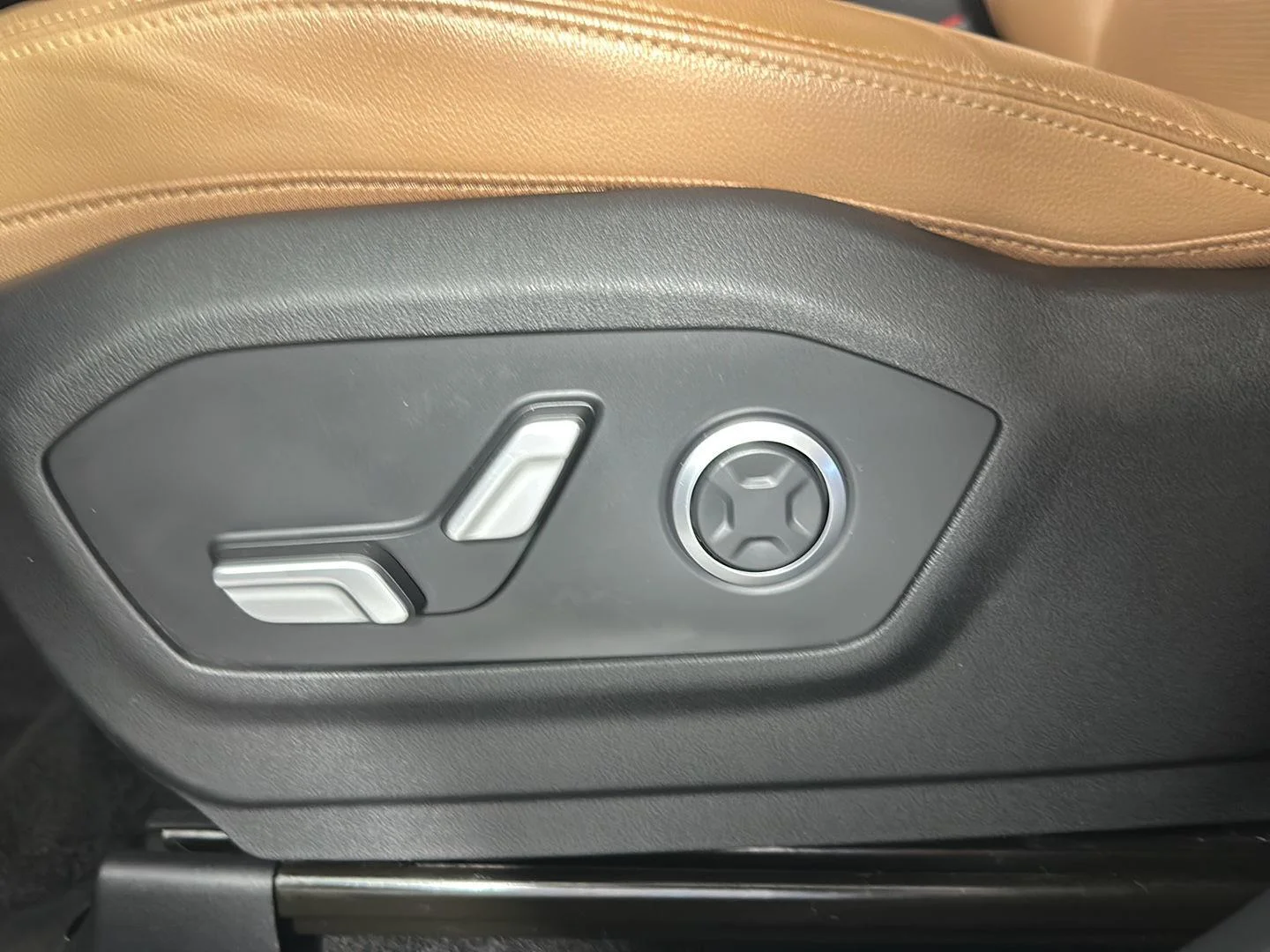 Used 2024 Earthy Brass Matte Hyundai Limited image 11