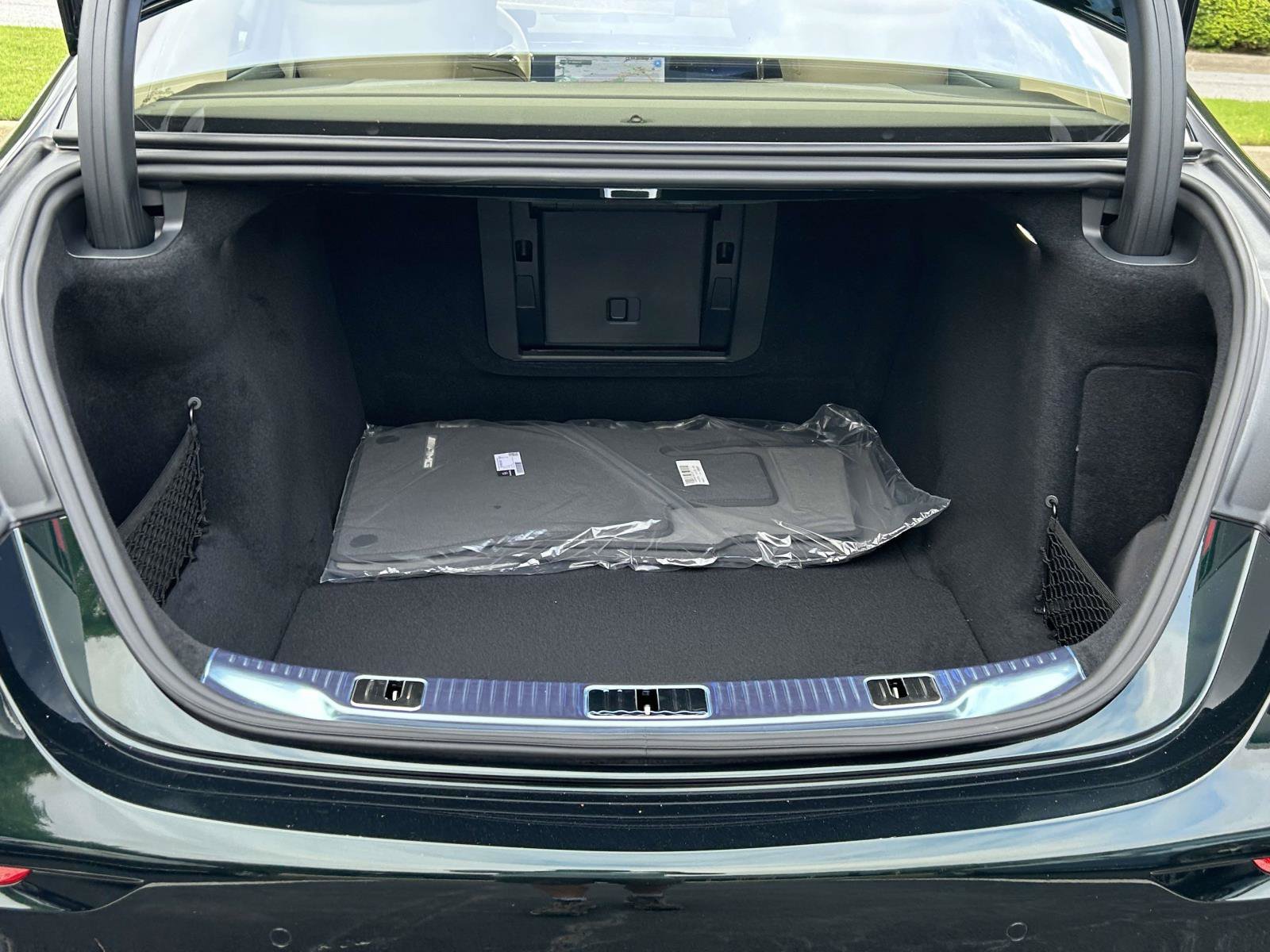 New 2027 Emerald Green Metallic Mercedes-Benz S 580 4MATIC® Sedan image 9