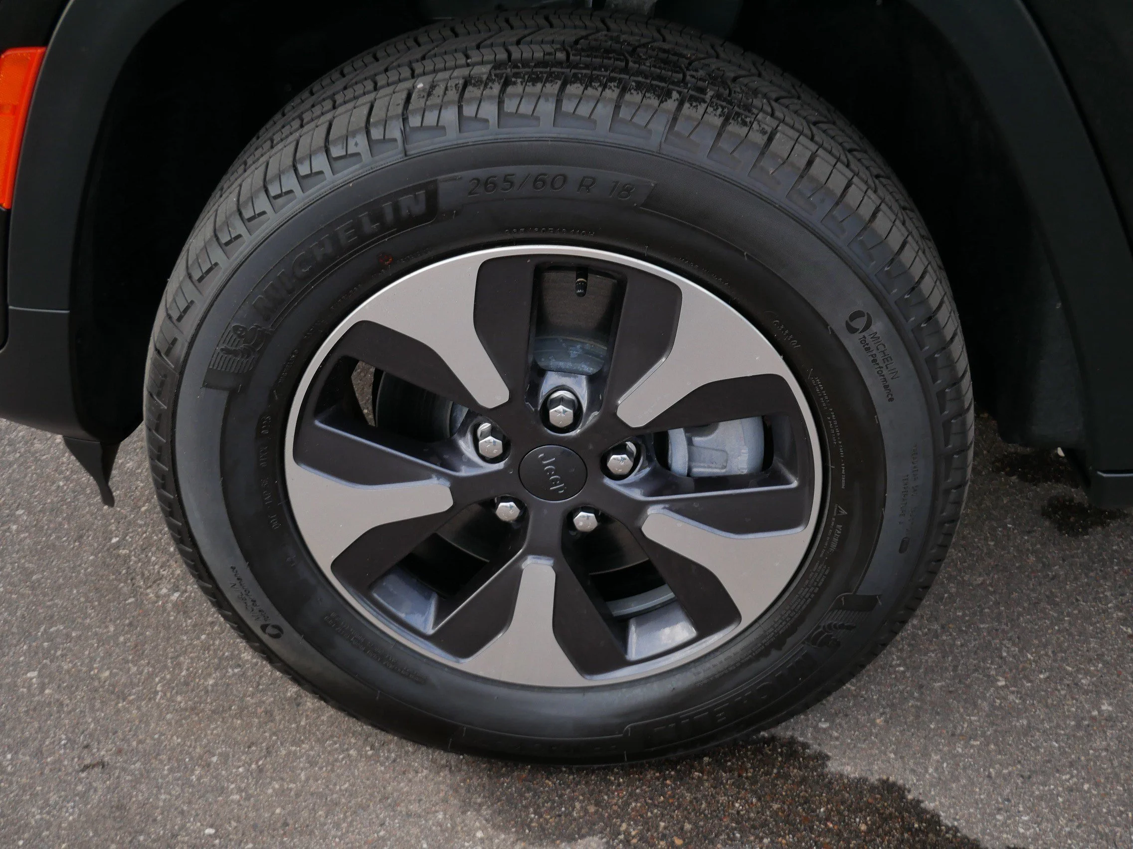 Used 2025 Diamond Black Crystal Pearlcoat Jeep  image 15