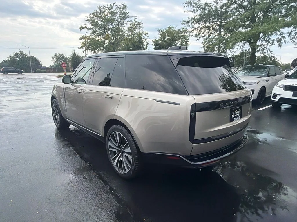 Used 2025 Batumi Gold Premium Metallic Land Rover SE image 3