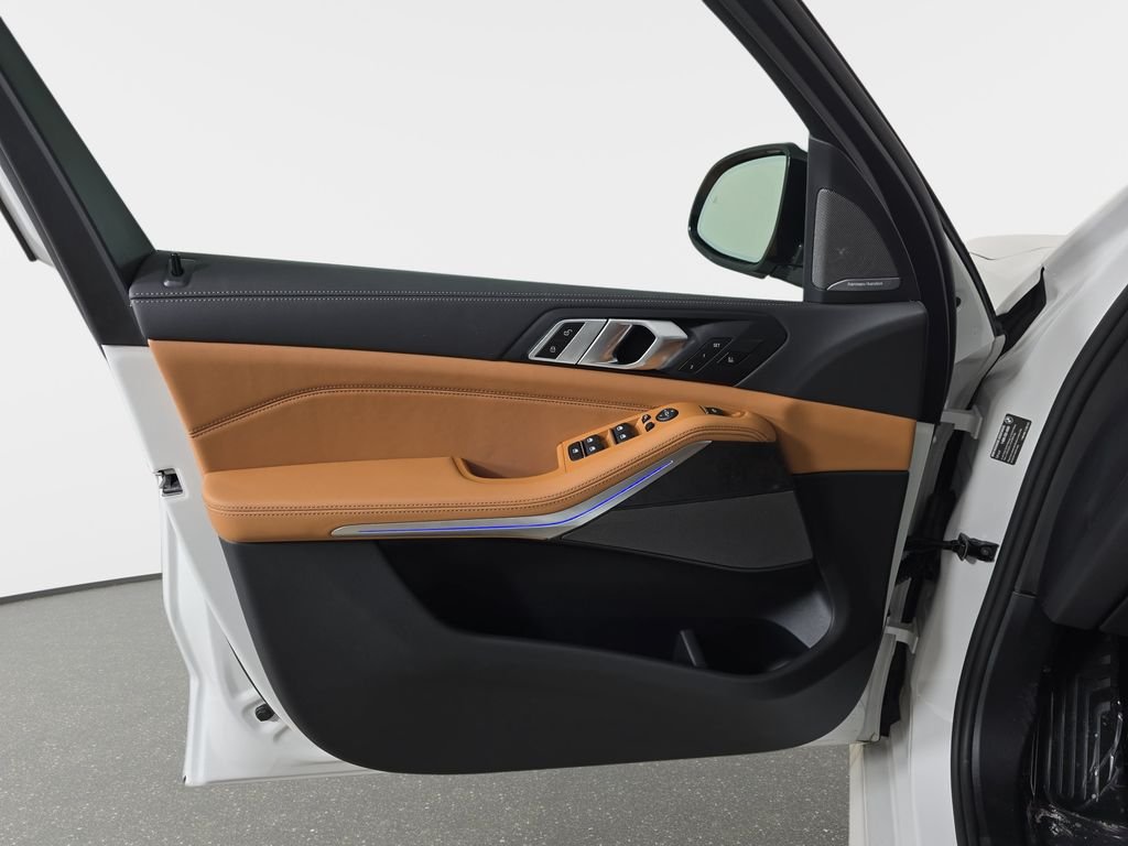 New 2026 Mineral White Metallic BMW xDrive40i image 27