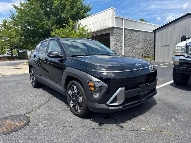 Used 2025 Black Hyundai SEL image 7