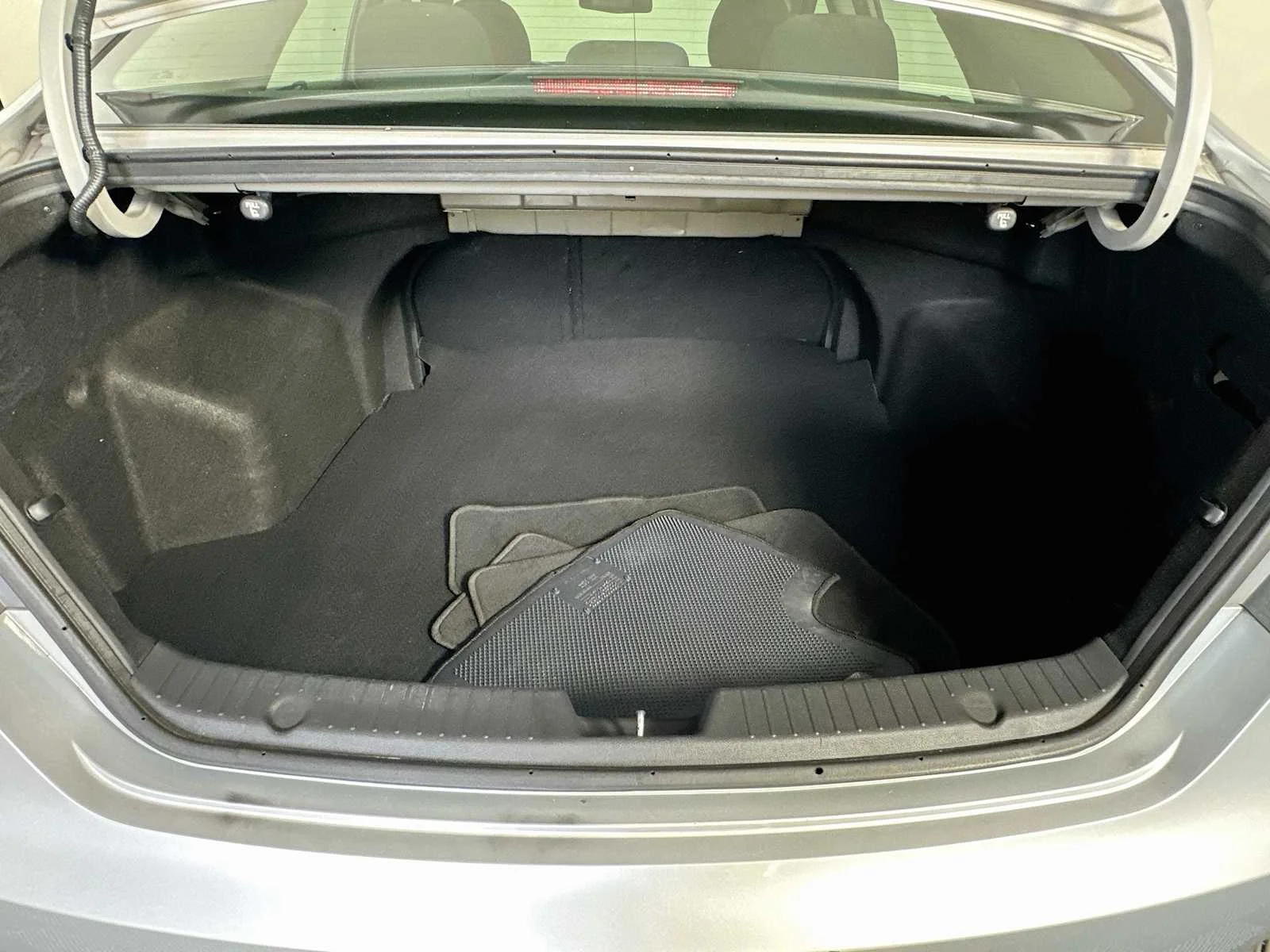 Used 2012 Radiant Silver Hyundai GLS PZEV image 21