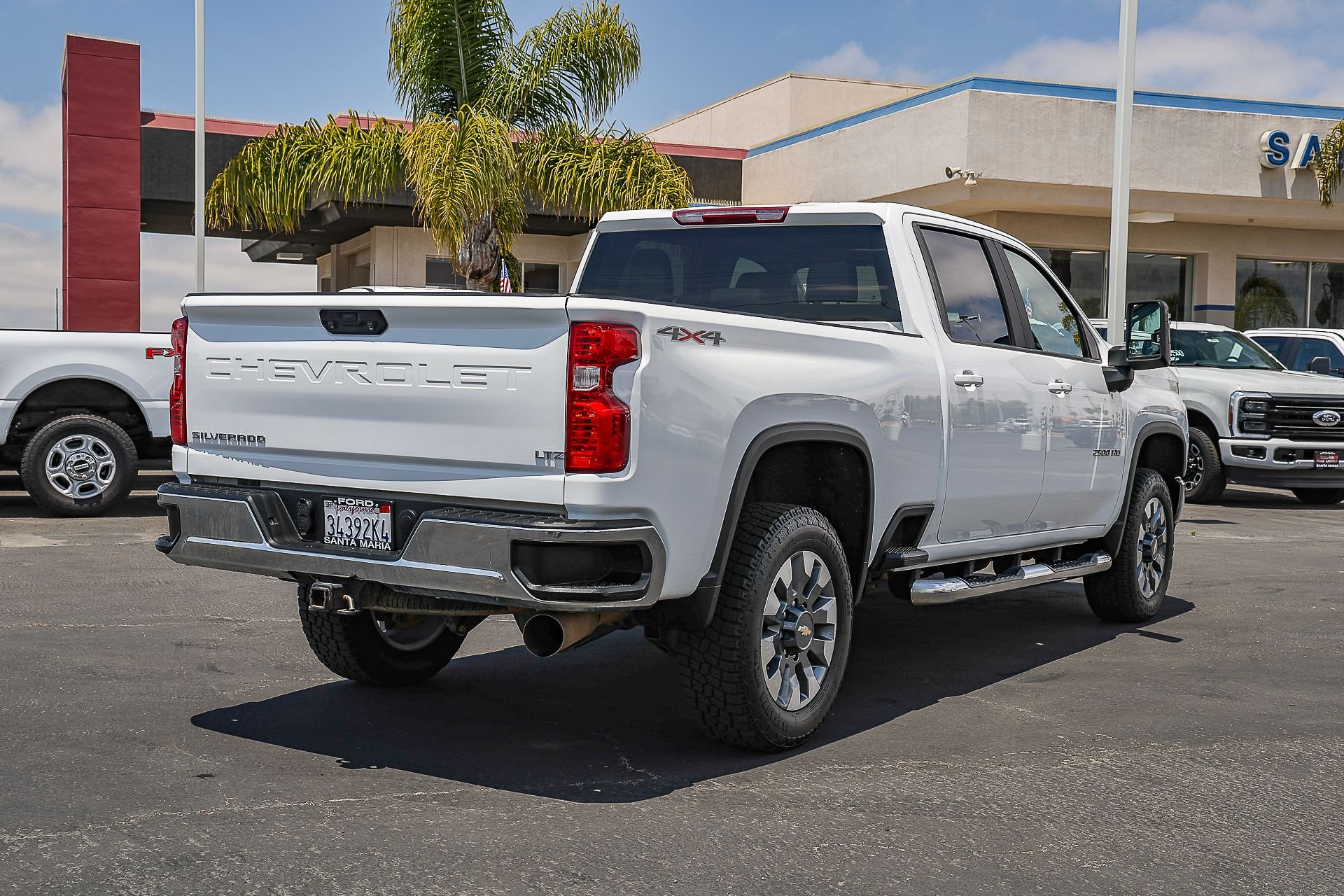 Used 2022 White Chevrolet LT image 4
