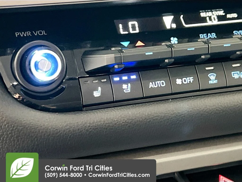 Used 2024 Wind Chill Pearl Toyota Limited image 24