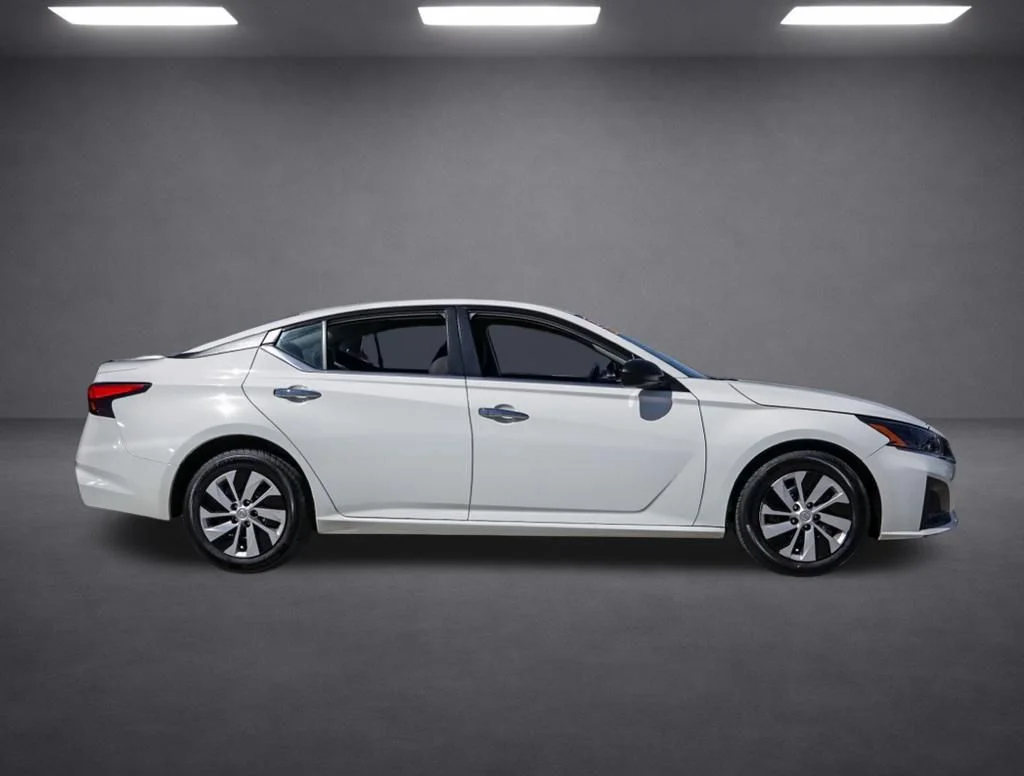 Used 2024 White Nissan 2.5 S image 2