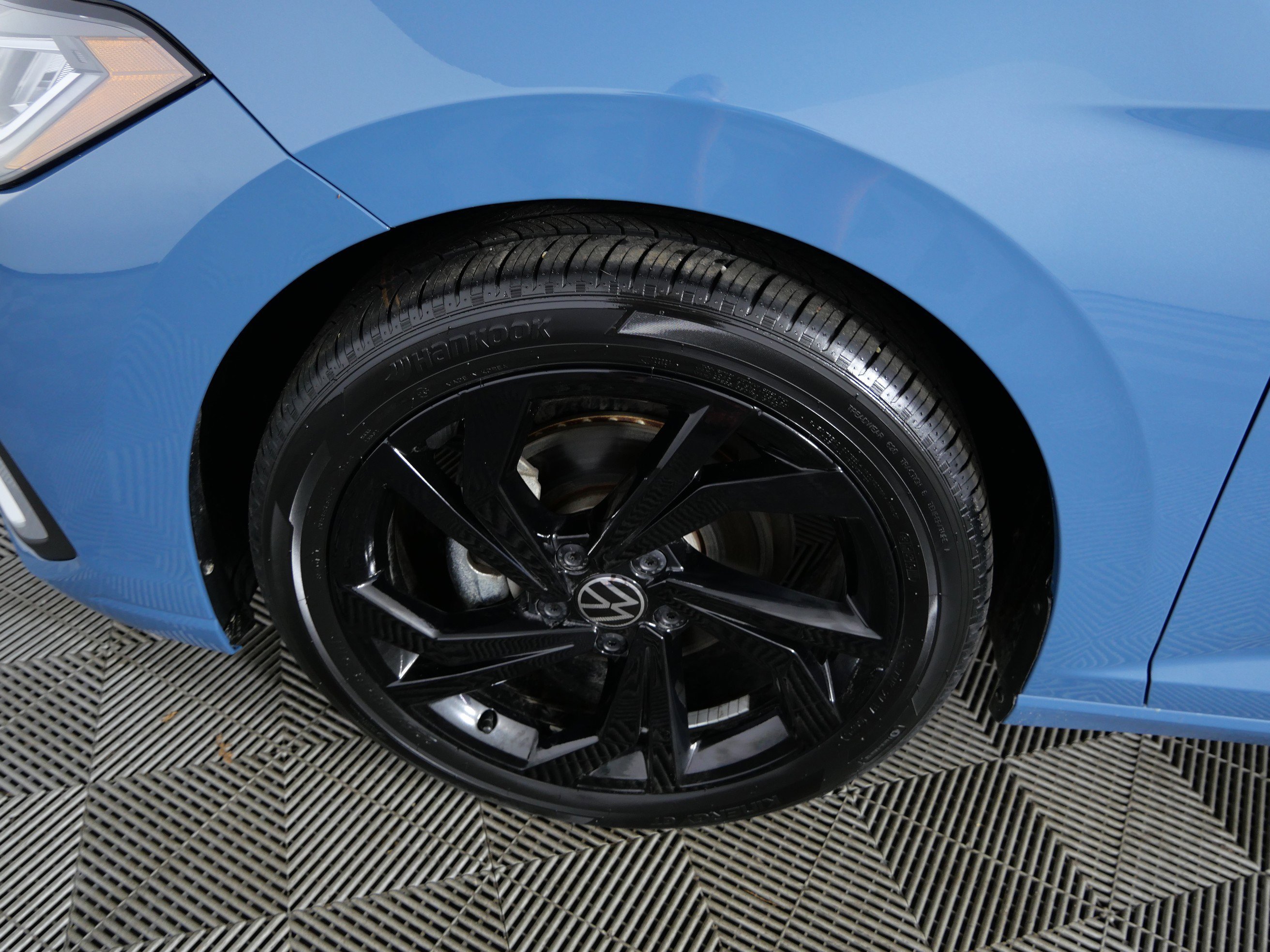 Used 2025 MONTERY BLUE Volkswagen SE image 15