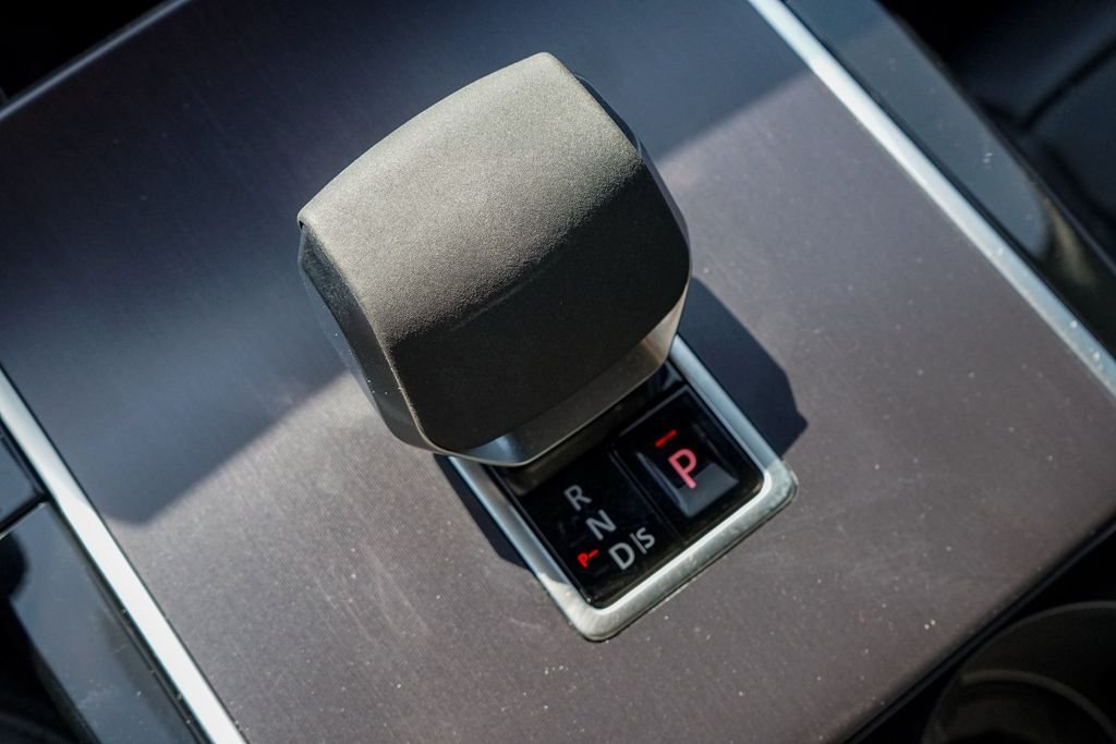 Used 2026 Black Land Rover Dynamic SE image 18