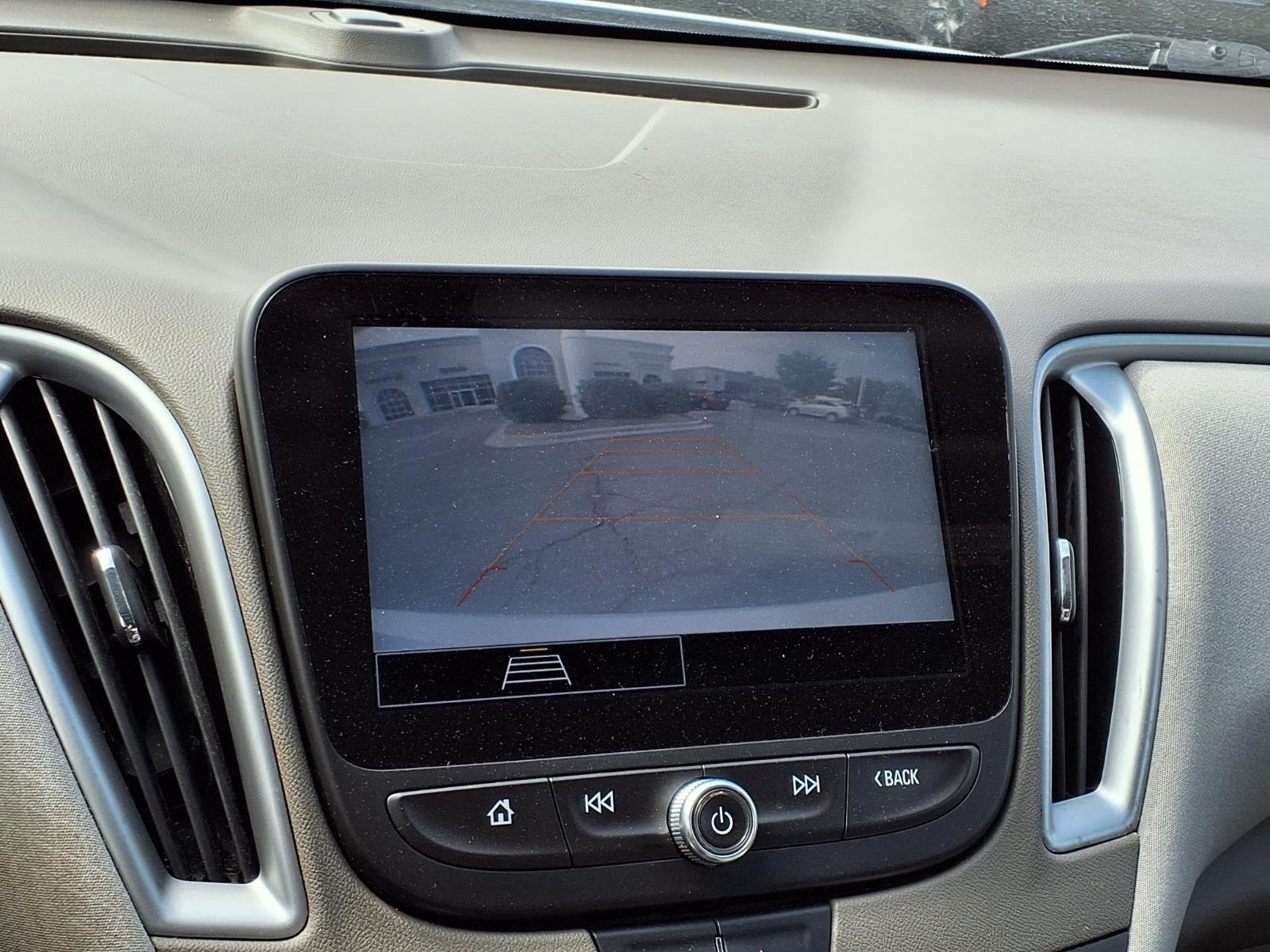 Used 2022 Summit White Chevrolet LT image 4