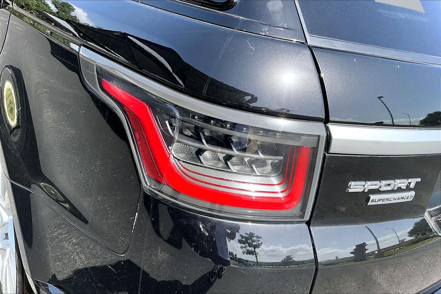 Used 2019 Borealis Black Metallic Land Rover Dynamic image 29