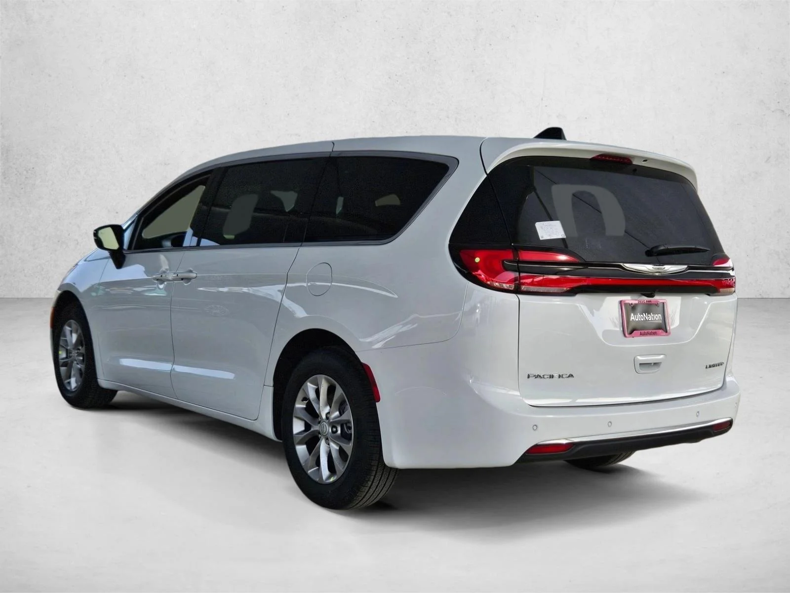 New 2026 Bright White Clear-Coat Exterior Paint Chrysler Limited image 9