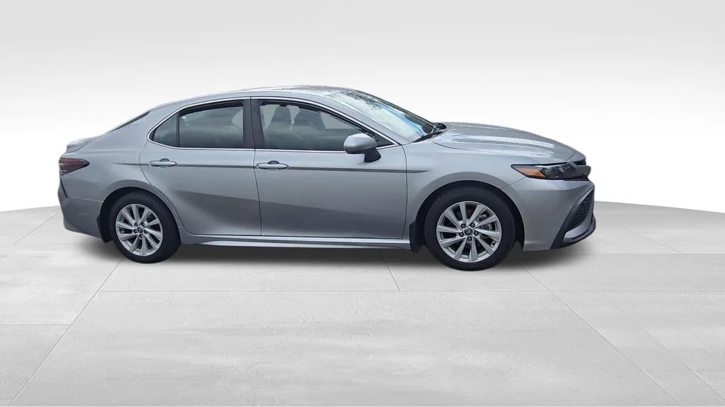 Used 2024  Toyota SE Nightshade image 9