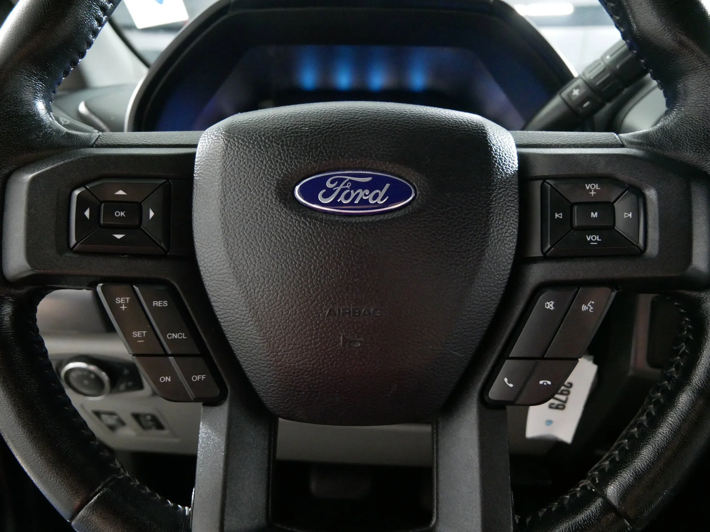 Used 2020 Agate Black Metallic Ford XLT image 25