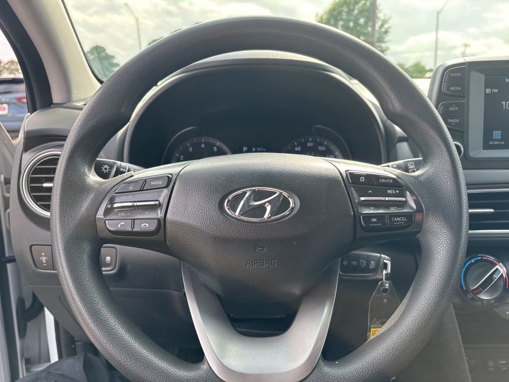Used 2021 White Hyundai SE image 20
