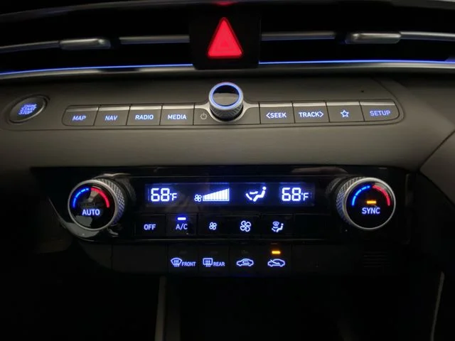 Used 2024 White Hyundai SEL image 19