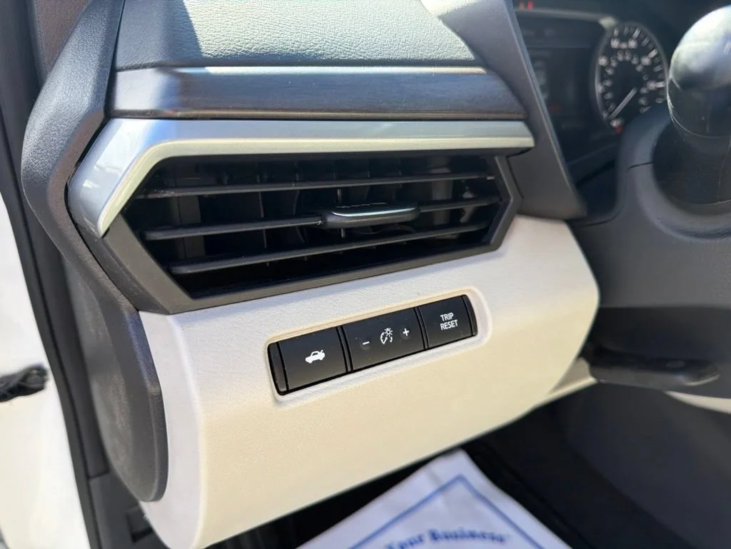 Used 2023 White Nissan 2.5 SV image 16