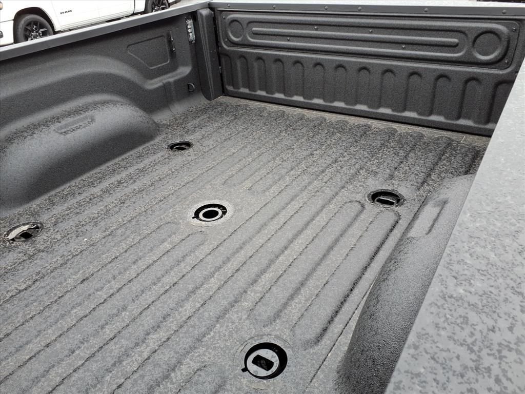 New 2026 Diamond Black Crystal Pearl-Coat Exterior Paint RAM Tradesman image 11