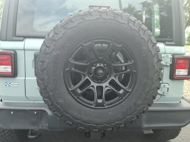 Used 2024 Gray Jeep Sport image 15