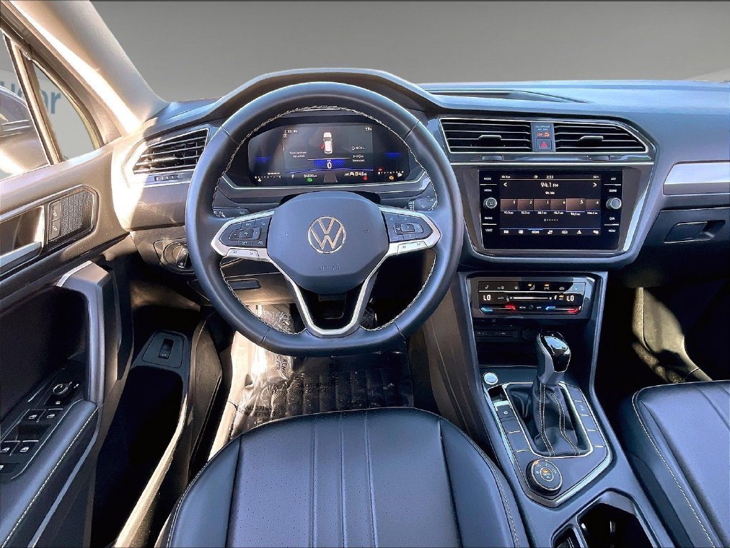 Used 2024 Platinum Gray Metallic Volkswagen 2.0T SE image 16