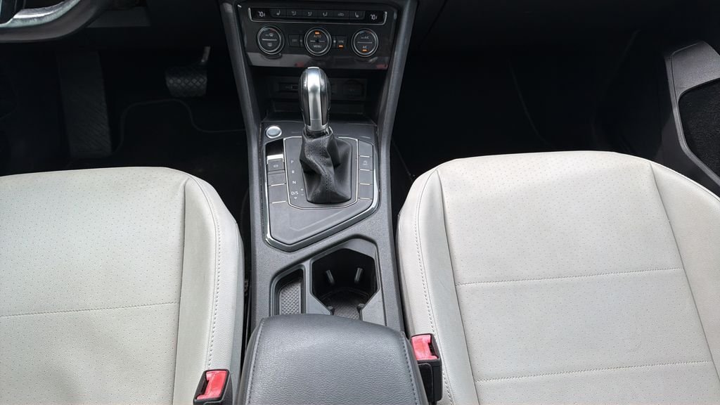 Used 2019 Red Volkswagen 2.0T SE image 19