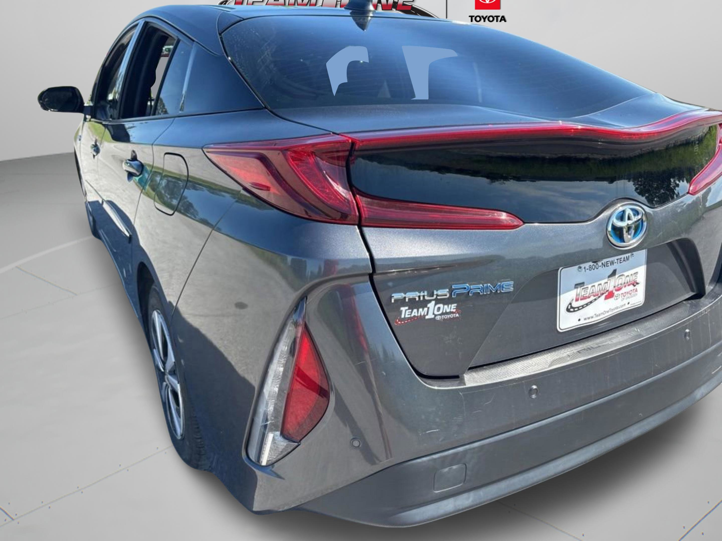 Used 2017 Magnetic Gray Metallic Toyota Advanced image 27