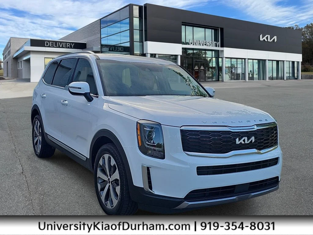 Used 2022 White Kia S image 1