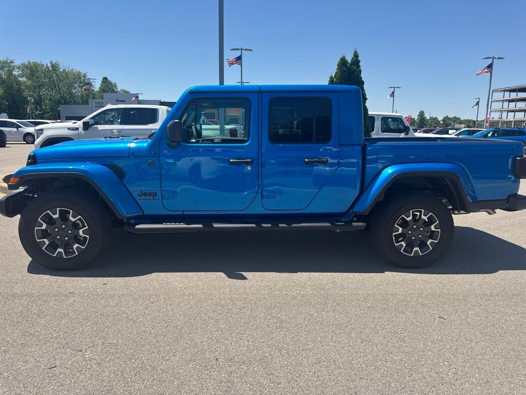 2026 Jeep Gladiator Sahara Auto's photo