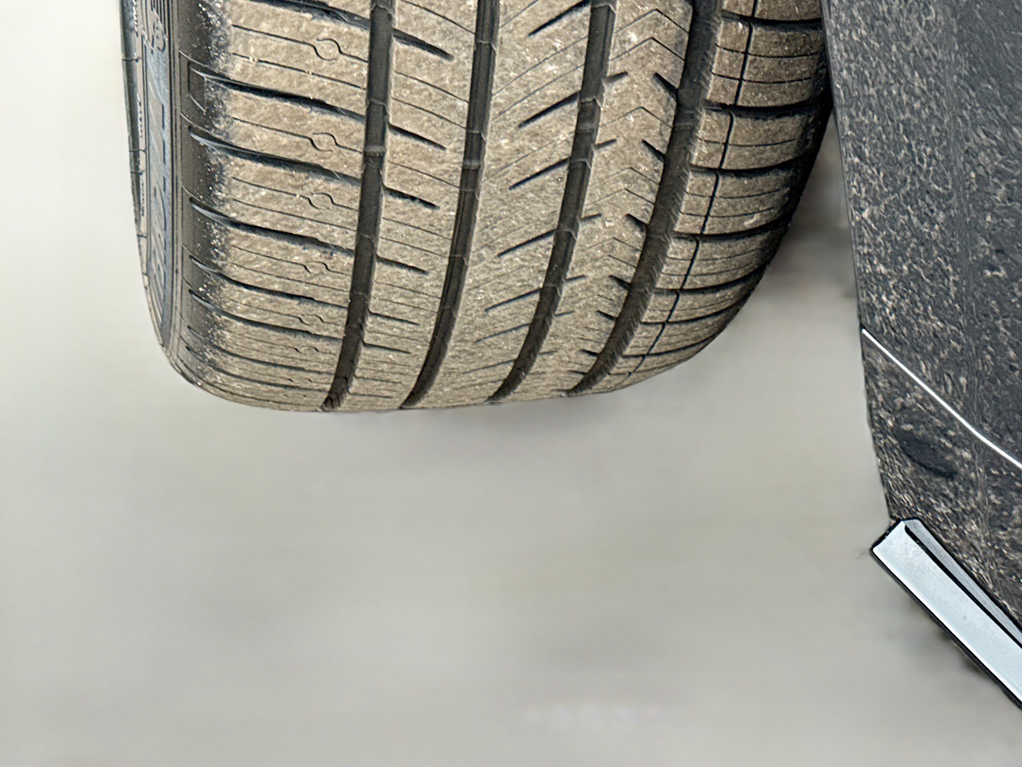 Used 2026 Gray Land Rover SV Carbon image 42