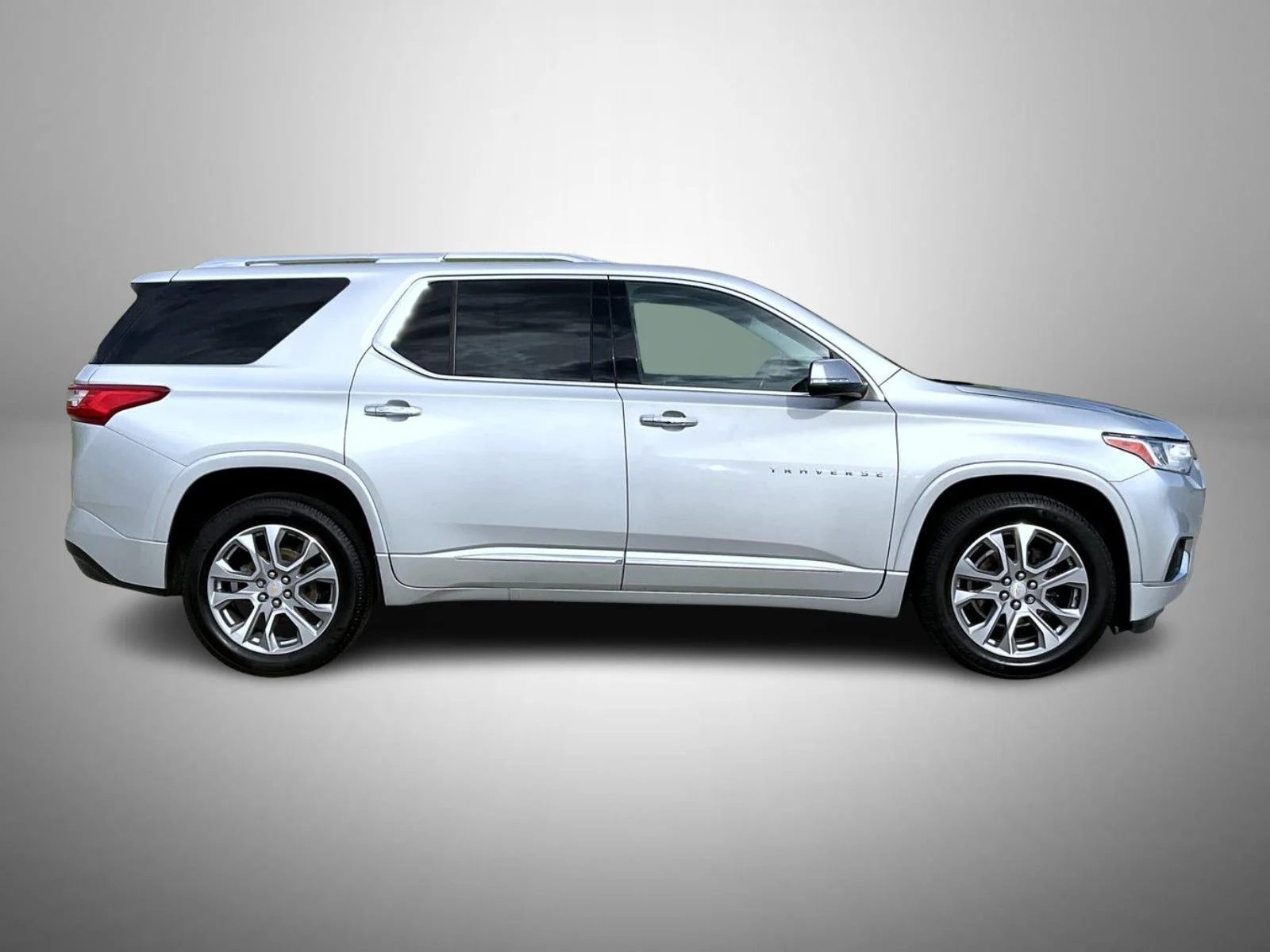 Used 2021 Silver Chevrolet Premier image 4