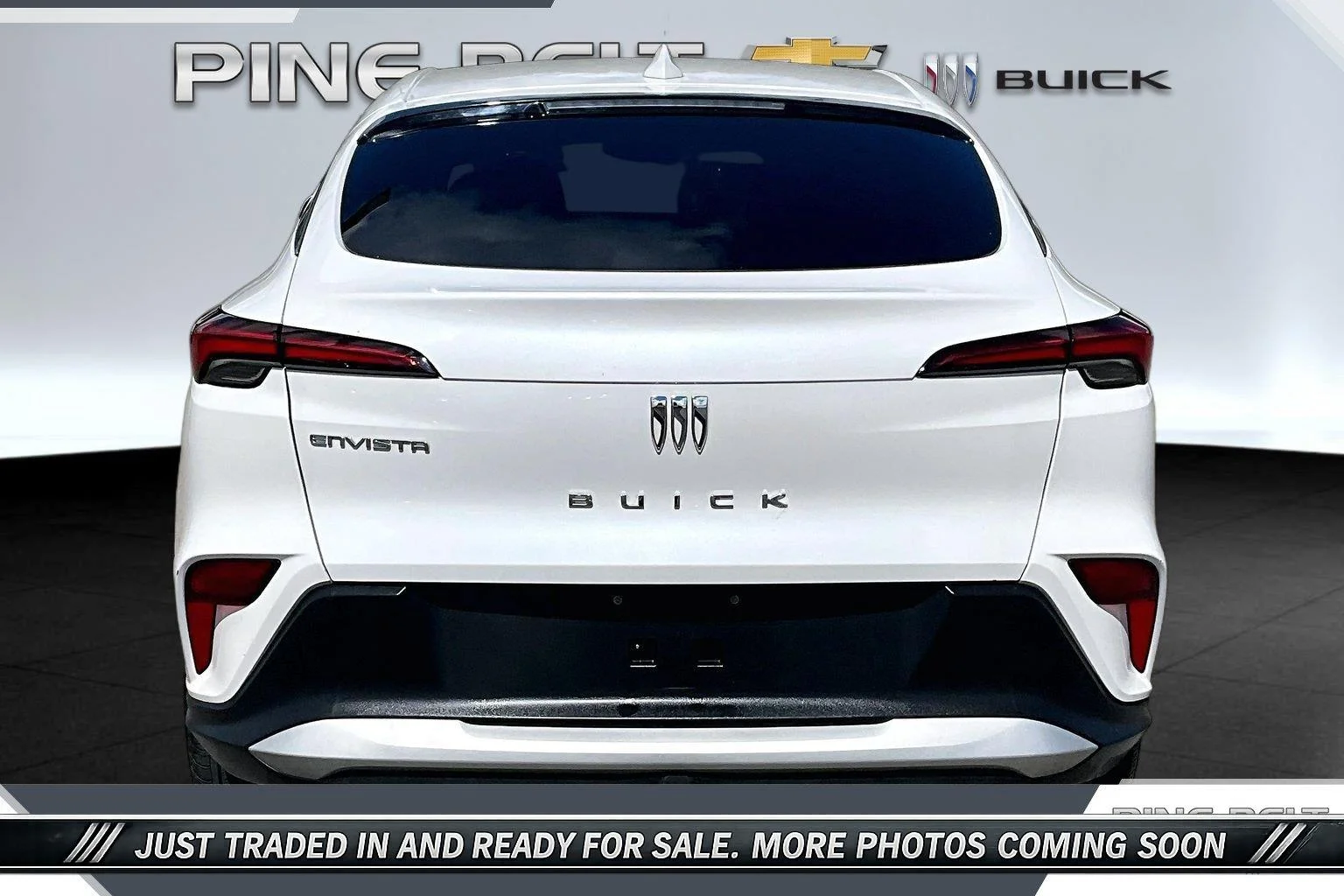 Used 2024 White Frost Tricoat Buick Preferred image 4