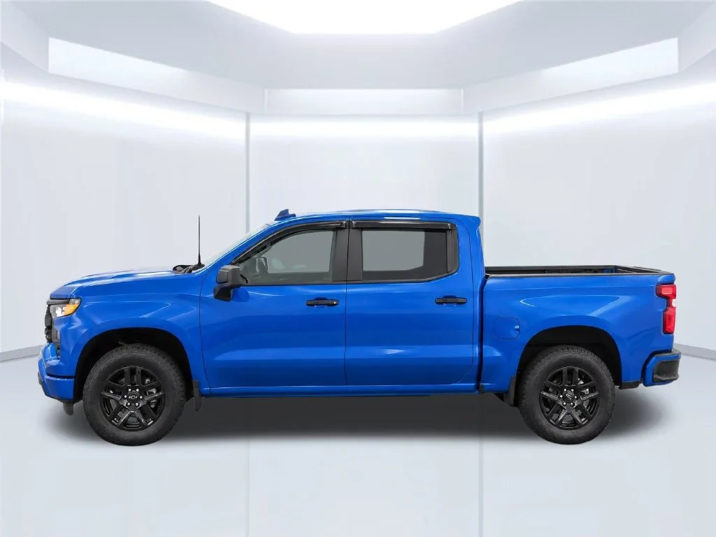 Used 2022 Blue Chevrolet Custom image 9