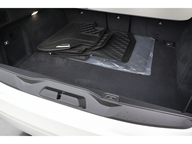 Used 2024 White BMW xDrive40i image 23