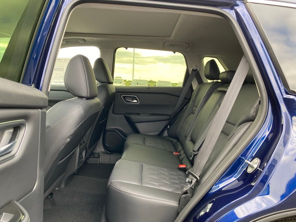 2026 Nissan Rogue Platinum - Photo 15