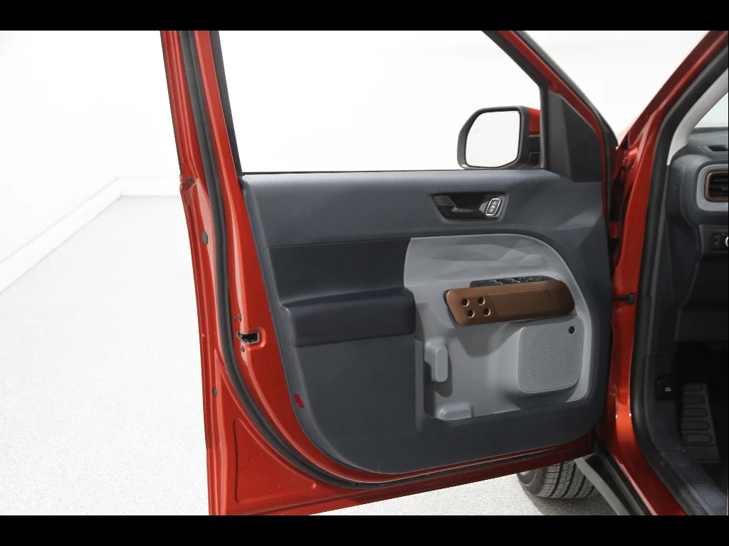 Used 2022 Hot Pepper Red Metallic Tinted Clearcoat Ford Lariat image 5
