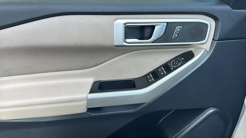 Certified Used 2020 Oxford White Ford XLT image 18