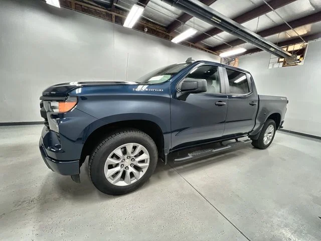 Used 2022 Blue Chevrolet Custom image 5