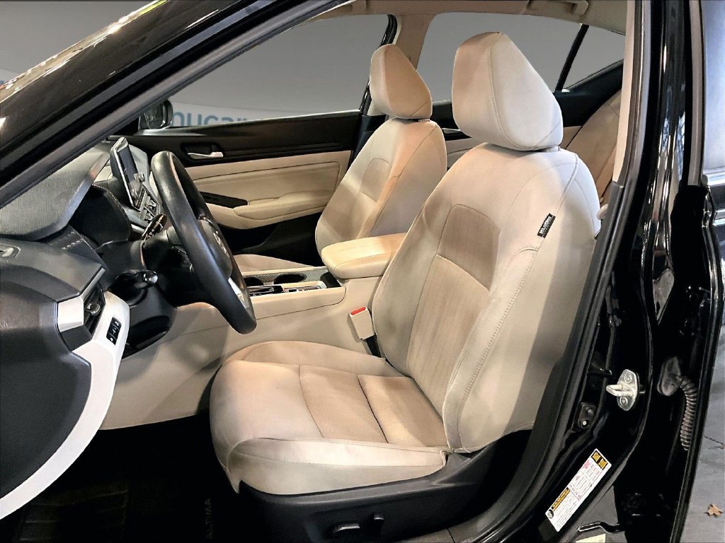 Used 2020 Black Nissan 2.5 S image 10