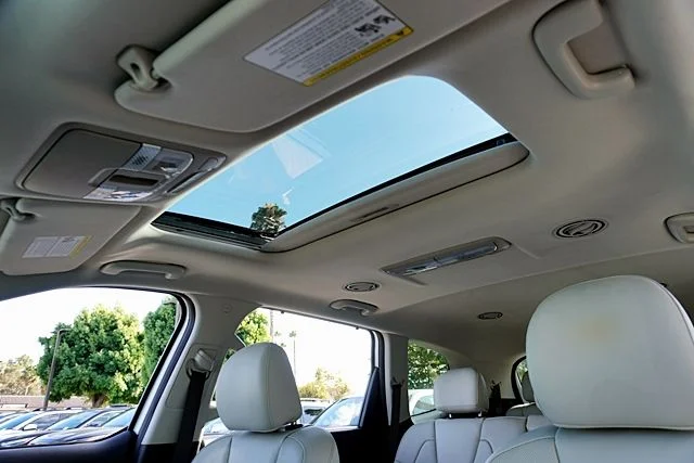 Used 2021 White Kia EX image 15
