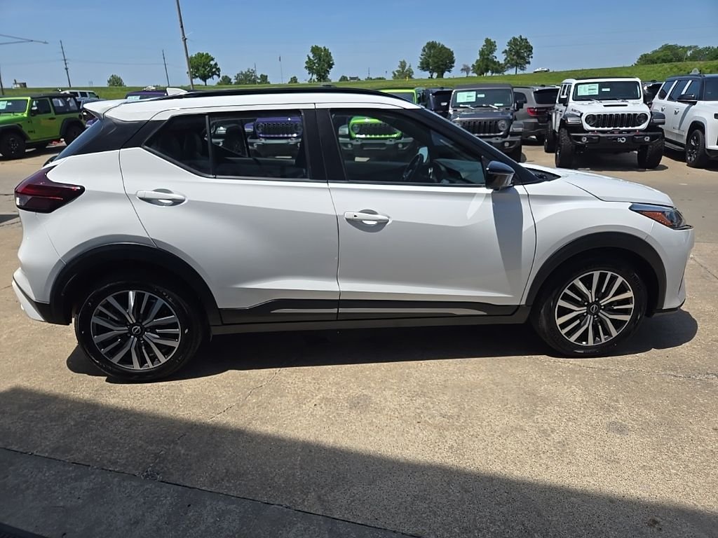 Used 2024 White Nissan SR image 13