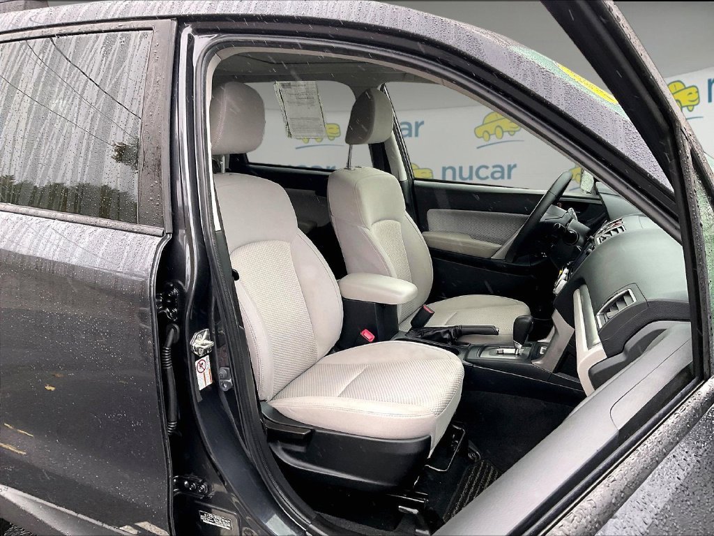 Used 2018 Gray Subaru 2.5i Premium image 11