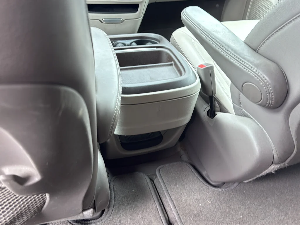 Used 2017 White Chrysler Touring L image 41