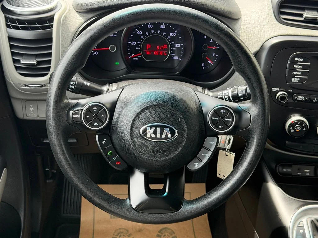 Used 2016 Silver Kia Base image 17
