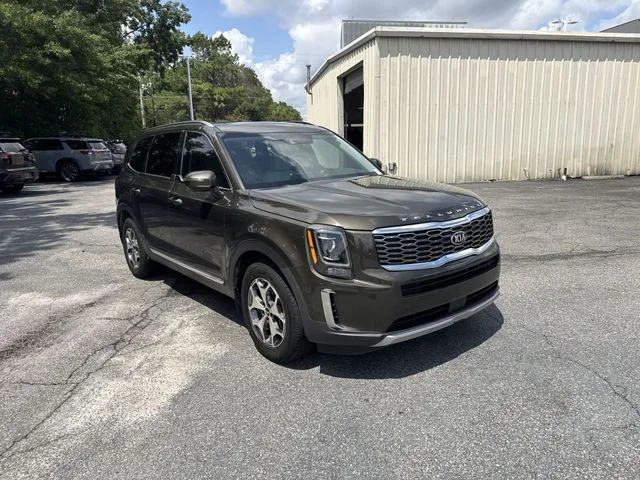 Used 2020 Green Kia EX image 3