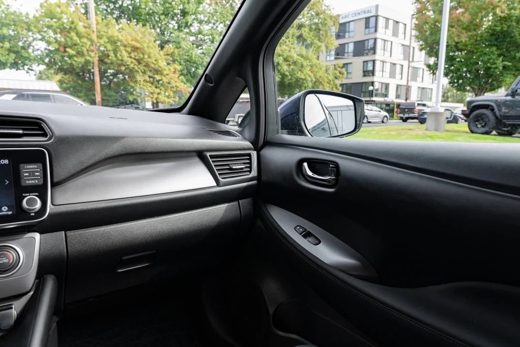 Used 2025 Blue Nissan S image 10