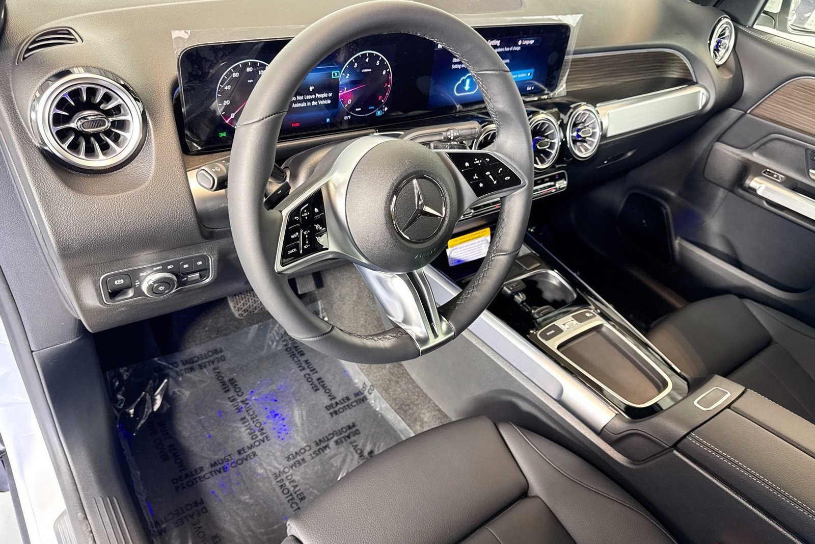 New 2026 Polar White Mercedes-Benz GLB 250 image 9