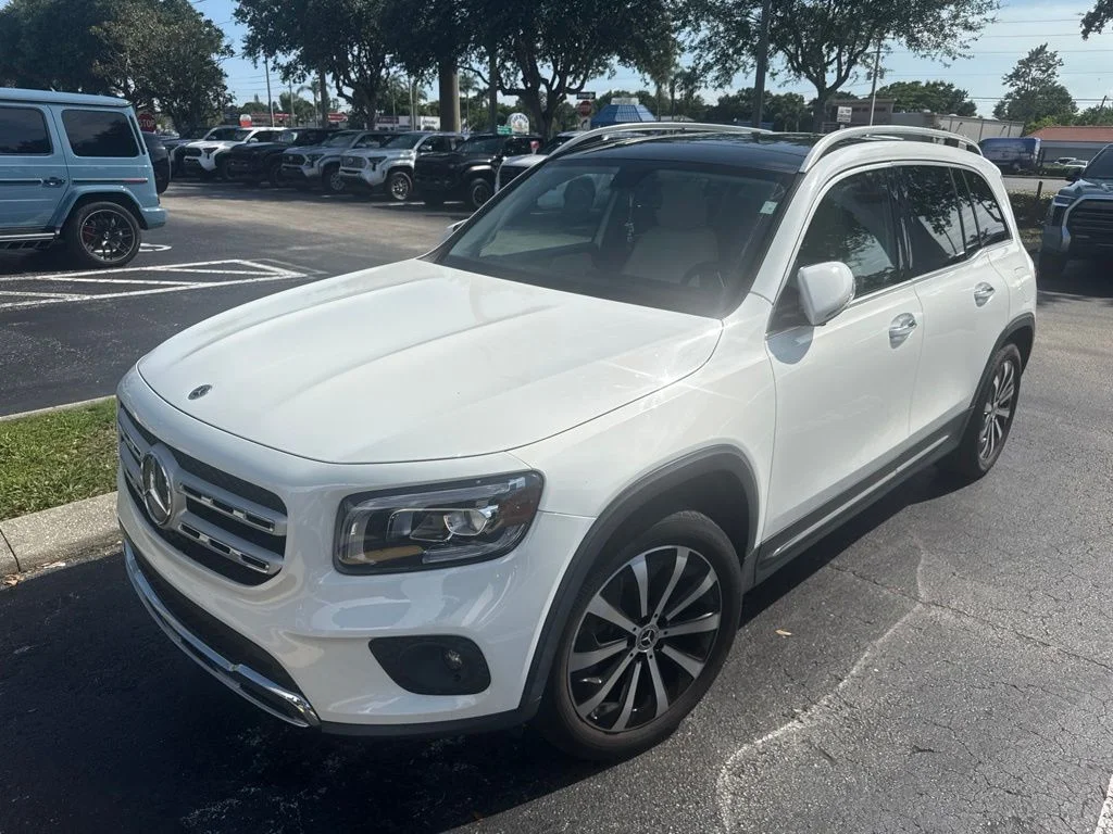 Used 2022 White Mercedes-Benz GLB 250 image 2